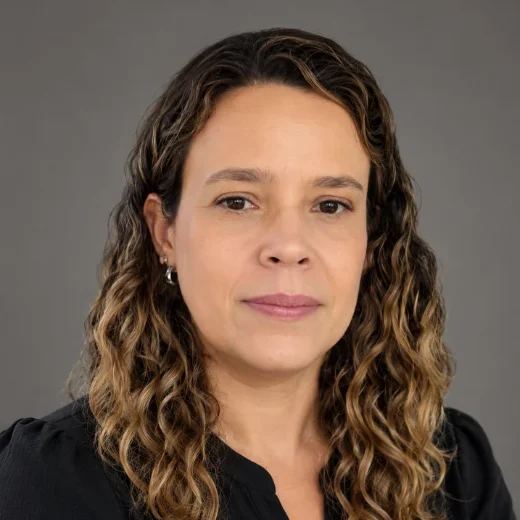 Dra. Carla Montefusco de Oliveira